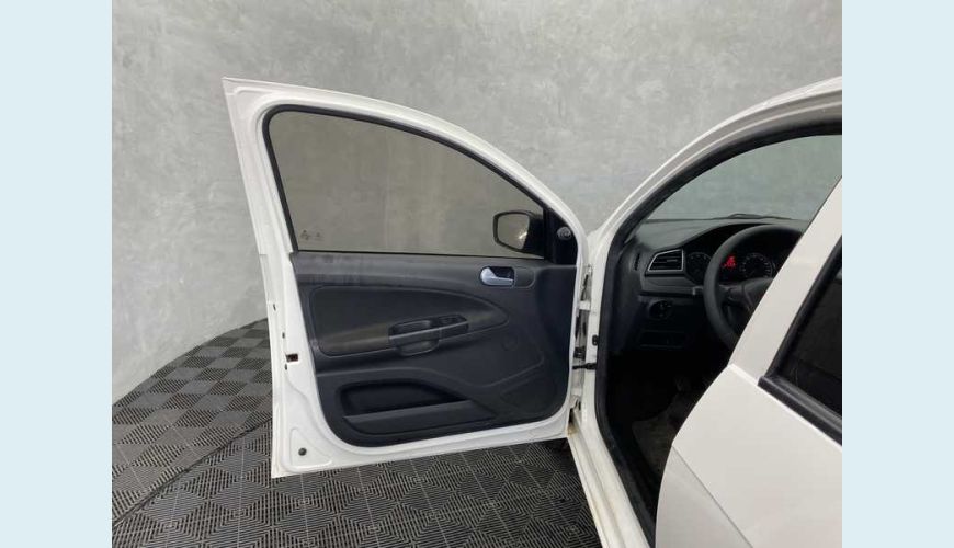 VOLKSWAGEN VOYAGE 1.6 TRENDLINE (FLEX) - BRANCO - 2018 Foto 7 (Grande)