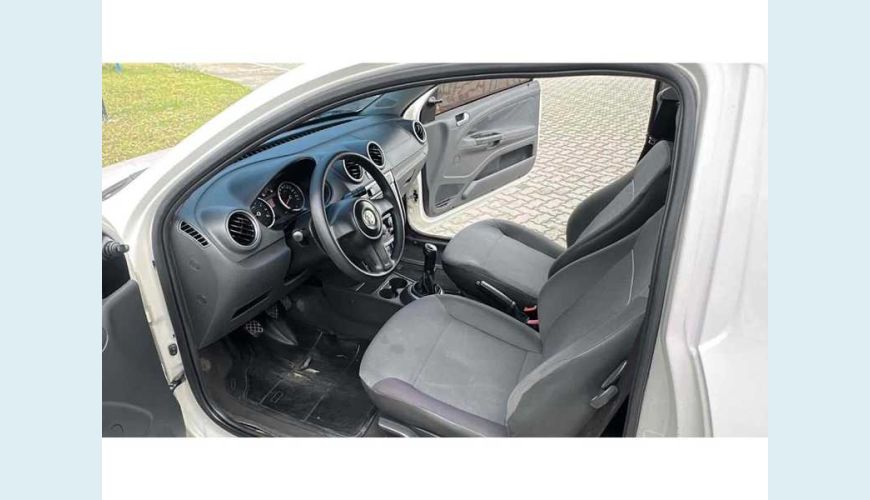 VOLKSWAGEN SAVEIRO 1.6 (FLEX) - BRANCO - 2013 Foto 7 (Grande)