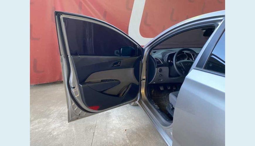 HYUNDAI HB 20S 1.0 COMFORT STYLE TURBO (FLEX) - PRATA - 2017 Foto 7 (Grande)