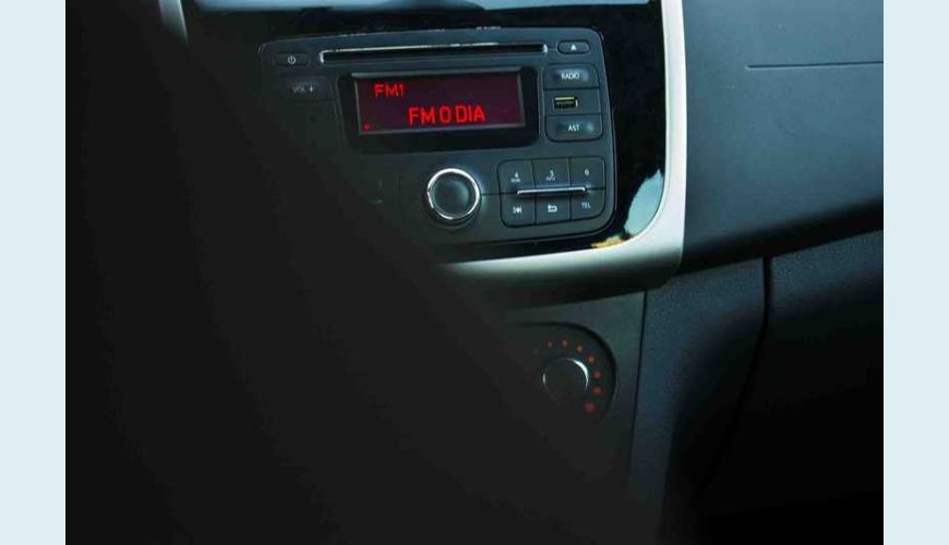 RENAULT SANDERO EXPRESSION 1.6 8V FLEX MANUAL 4P - PRATA - 2017 Foto 7 (Grande)