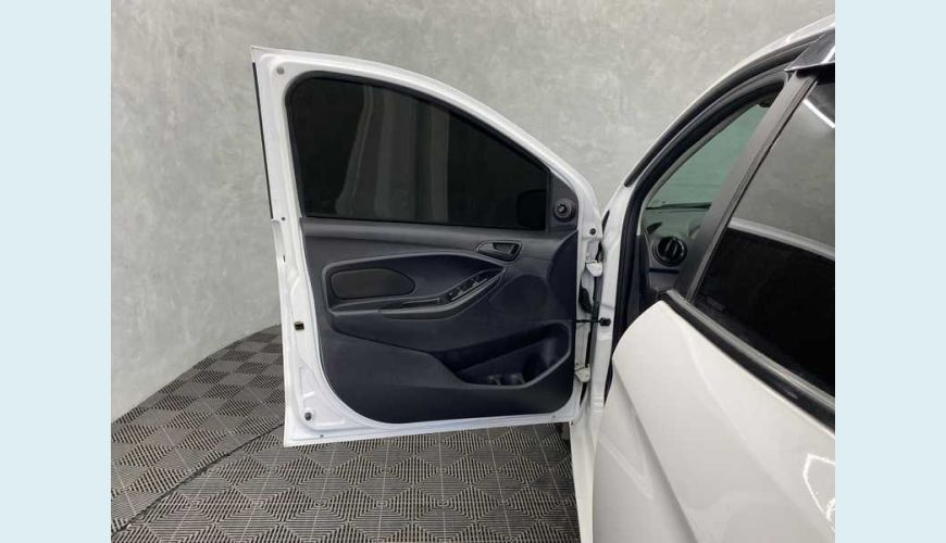 FORD KA SE PLUS 1.0 FLEX MANUAL 4P - BRANCO - 2019 Foto 7 (Grande)