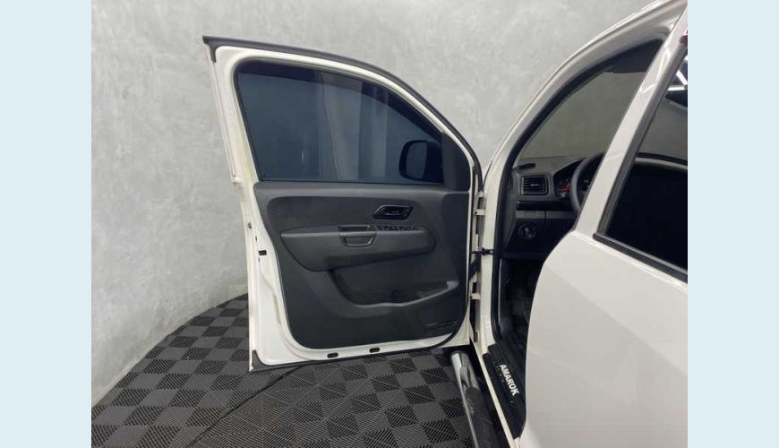 VOLKSWAGEN AMAROK S 4X4 2.0 TDI DIESEL MANUAL 4P - BRANCO - 2017 Foto 7 (Grande)