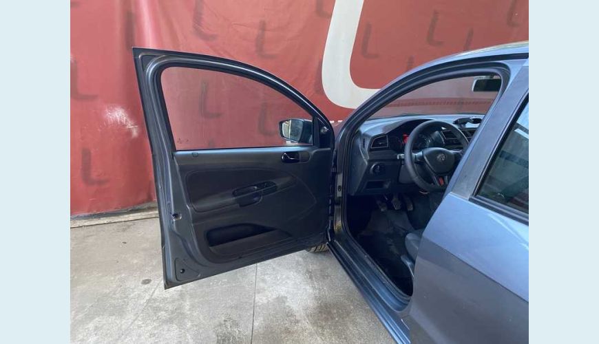 VOLKSWAGEN VOYAGE 1.6 MSI 8V FLEX MANUAL 4P - CINZA - 2020 Foto 7 (Grande)