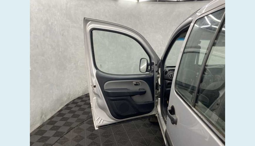 FIAT DOBLO ESSENCE 1.8 16V FLEX MANUAL 4P - PRATA - 2021 Foto 7 (Grande)