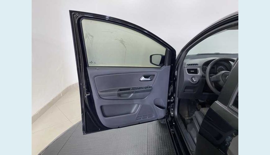 VOLKSWAGEN FOX TEC 1.0 FLEX MANUAL 3P - PRETO - 2014 Foto 7 (Grande)