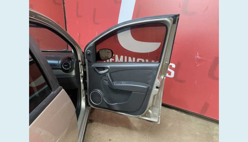 FIAT GRAND SIENA TETRAFUEL 1.4 8V FLEX MANUAL 4P - BEGE - 2013 Foto 7 (Grande)
