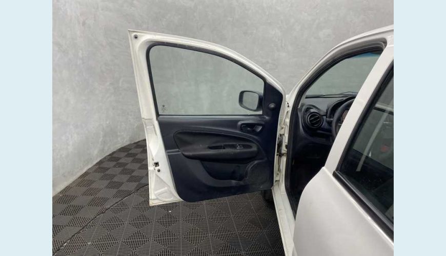 FIAT UNO ATTRACTIVE 1.0 8V FLEX MANUAL 4P - BRANCO - 2019 Foto 7 (Grande)