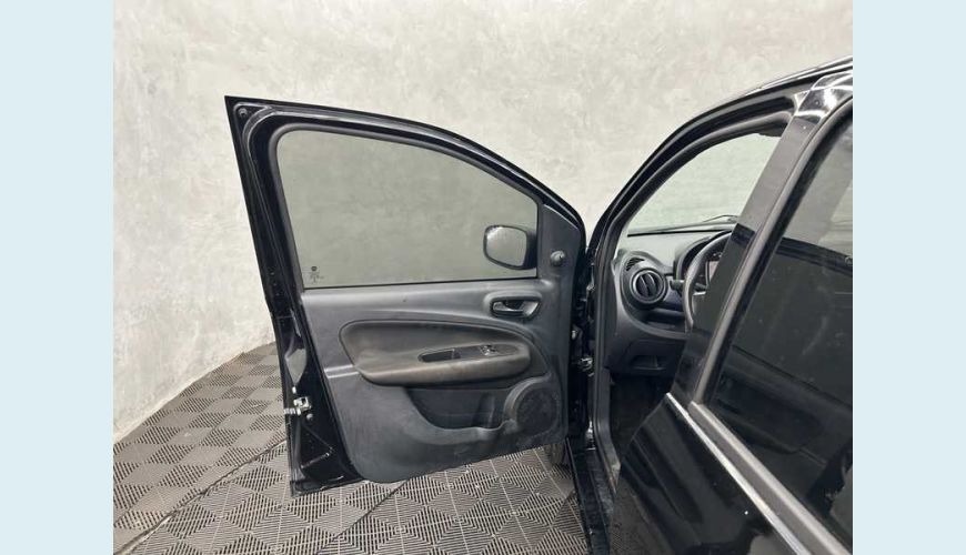 FIAT UNO ATTRACTIVE 1.0 - BRANCO - 2021 Foto 7 (Grande)