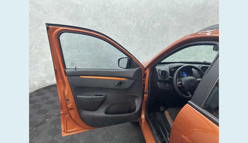 RENAULT RENAULT KWID OUTSIDER 1.0 12V SCE FLEX MANUAL 4P - LARANJA - 2022 Foto 7 (Grande)