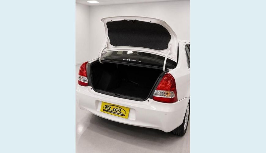 TOYOTA ETIOS SD XLS 1.5 FLEX MANUAL 4P - BRANCO - 2015 Foto 7 (Grande)