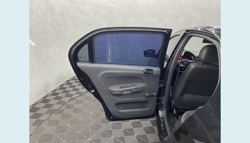VOLKSWAGEN VOYAGE 1.6 FLEX MANUAL 4P - PRETO - 2022 Foto 7 (Grande)