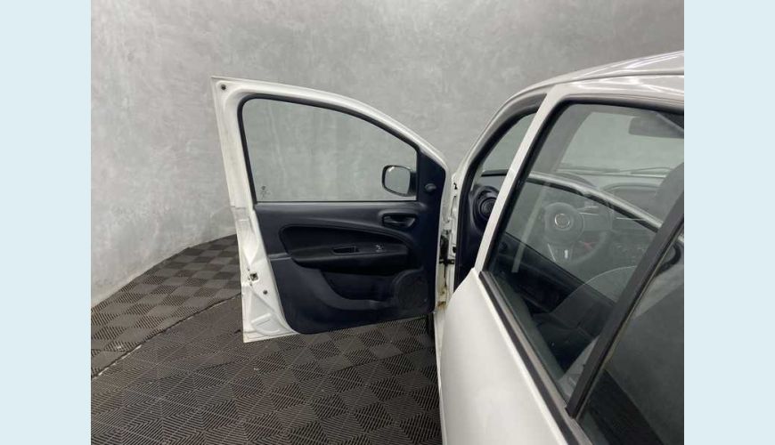 FIAT UNO ATTRACTIVE 1.0 FLEX MANUAL 4P - BRANCO - 2021 Foto 7 (Grande)