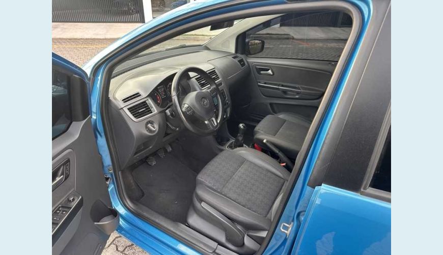 VOLKSWAGEN VOLKSWAGEN FOX COMFORTLINE 1.0 FLEX MANUAL 4P - AZUL - 2015 Foto 7 (Grande)