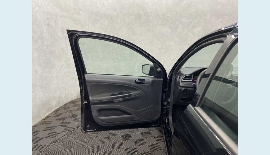 VOLKSWAGEN VOYAGE 1.6 FLEX MANUAL 4P - PRETO - 2022 Foto 7 (Grande)