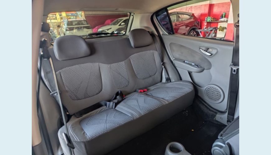 FIAT PALIO FLEX MANUAL 4P - PRATA - 2015 Foto 7 (Grande)