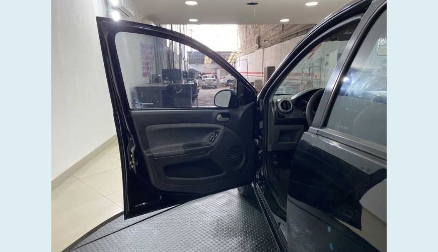 FORD FIESTA SE 1.6 ROCAM FLEX MANUAL 4P - PRETO - 2014 Foto 7 (Grande)
