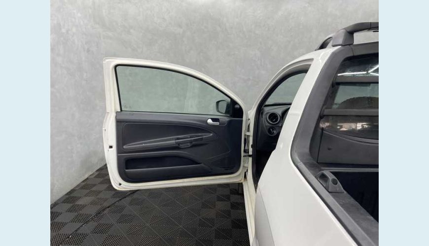 VOLKSWAGEN SAVEIRO ROBUST 1.6 MSI FLEX MANUAL 2P - BRANCO - 2018 Foto 7 (Grande)