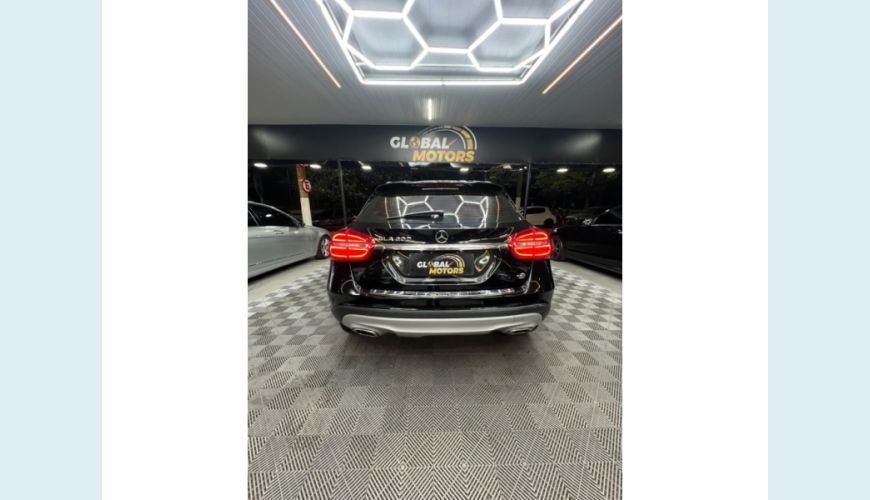MERCEDES-BENZ GLA 200 AUT. 4P - PRETO - 2016 Foto 7 (Grande)