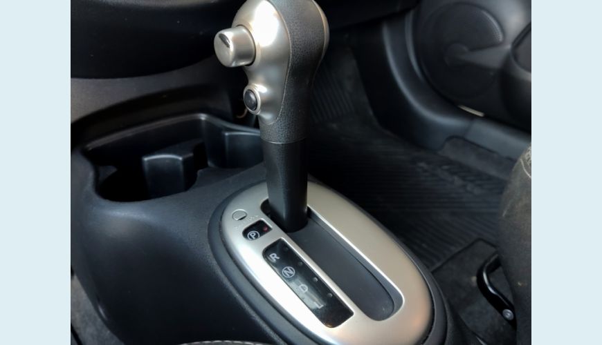 NISSAN MARCH FLEX MANUAL 4P - BRANCO - 2017 Foto 7 (Grande)