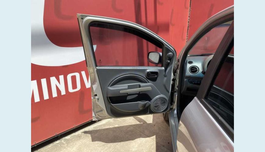 FIAT UNO VIVACE 1.0 8V FLEX MANUAL 2P - PRATA - 2016 Foto 7 (Grande)