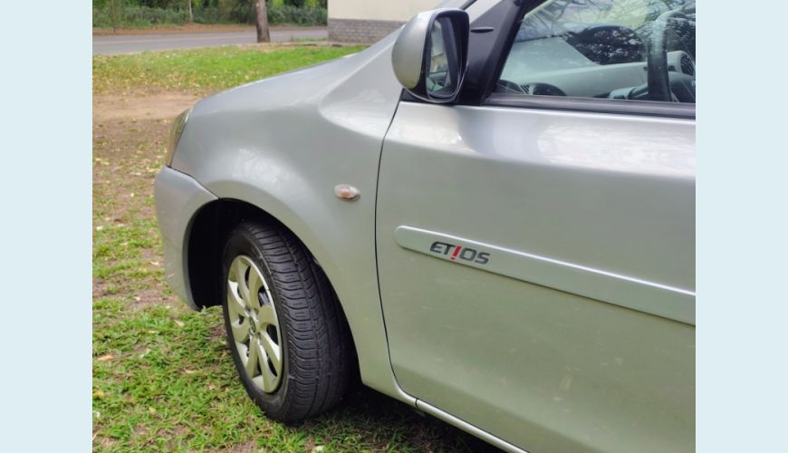 TOYOTA ETIOS FLEX MANUAL 4P - PRATA - 2013 Foto 7 (Grande)