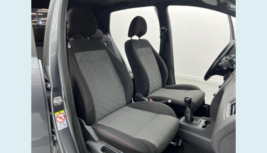 VOLKSWAGEN VOLKSWAGEN FOX XTREME MB FLEX MANUAL 4P - CINZA - 2020 Foto 7 (Grande)