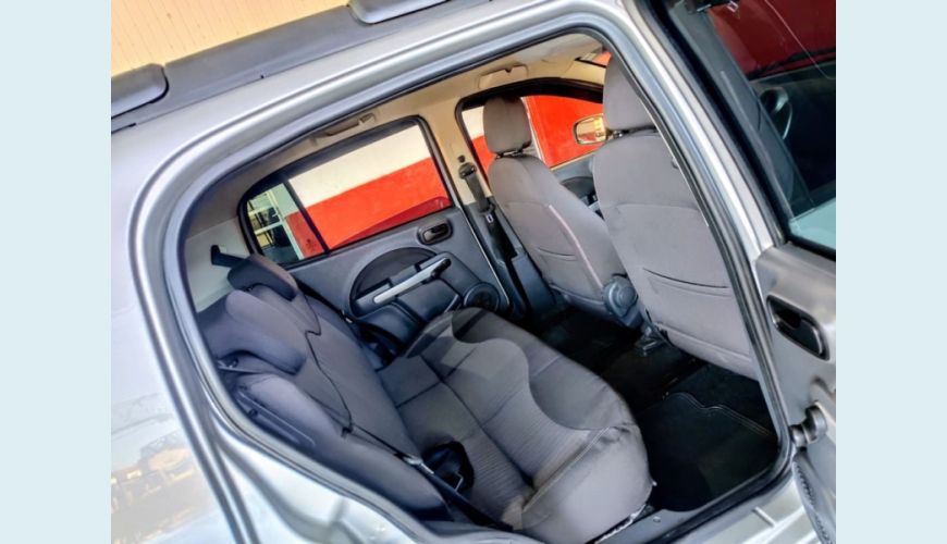 FIAT UNO FLEX MANUAL 4P - PRATA - 2014 Foto 7 (Grande)