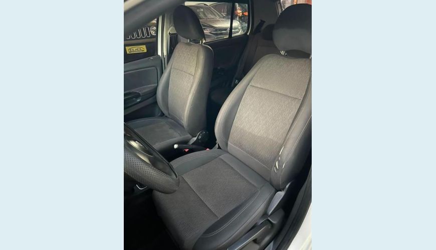 VOLKSWAGEN VOLKSWAGEN FOX GII 1.0 FLEX MANUAL 4P - BRANCO - 2013 Foto 7 (Grande)