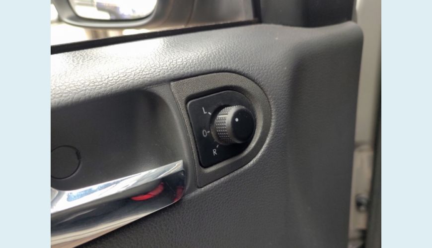VOLKSWAGEN VOLKSWAGEN VOYAGE FLEX MANUAL 4P - PRATA - 2016 Foto 7 (Grande)