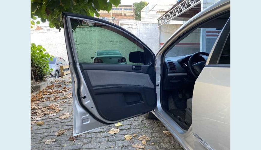 NISSAN NISSAN SENTRA 2.0 16V FLEX MANUAL 4P - PRATA - 2013 Foto 7 (Grande)