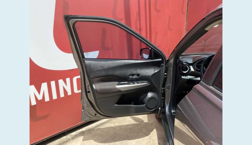 NISSAN KICKS SL 1.6 FLEX AUT. 4P - CINZA - 2018 Foto 7 (Grande)