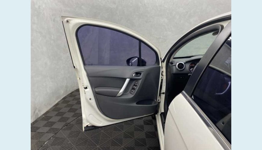 CITROËN C3 PICASSO EXCLUSIVE 1.6 VTI 120 FLEX AUT. 4P - BRANCO - 2015 Foto 7 (Grande)