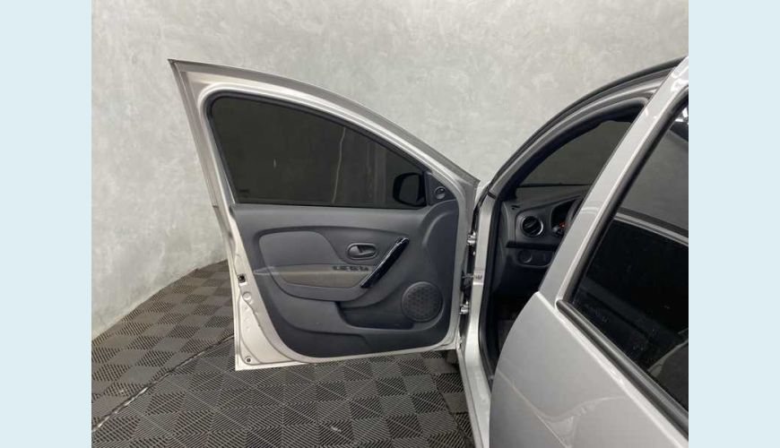 RENAULT LOGAN ZEN 1.0 12V FLEX MANUAL 4P - PRATA - 2022 Foto 7 (Grande)