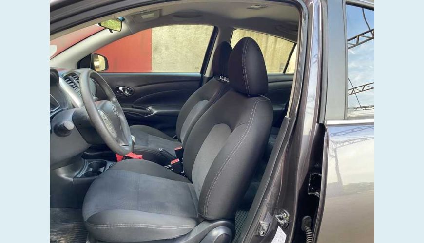 NISSAN VERSA SV 1.6 16V FLEX AUT. 4P - CINZA - 2017 Foto 7 (Grande)