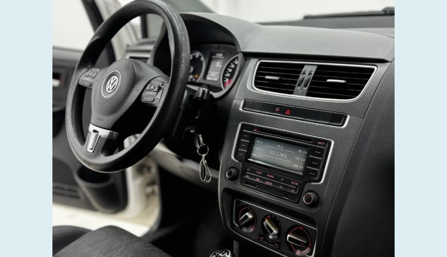 VOLKSWAGEN FOX 1.6 MI TOTAL FLEX 8V 5P - BRANCO - 2014 Foto 7 (Grande)