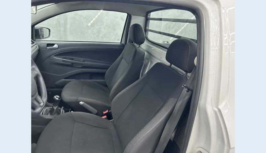 VOLKSWAGEN SAVEIRO ROBUST TOTAL FLEX 16V - BRANCO - 2024 Foto 7 (Grande)
