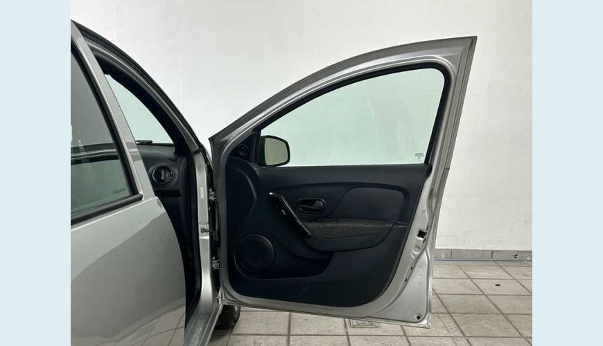 RENAULT LOGAN ZEN 1.0 - PRATA - 2024 Foto 7 (Grande)