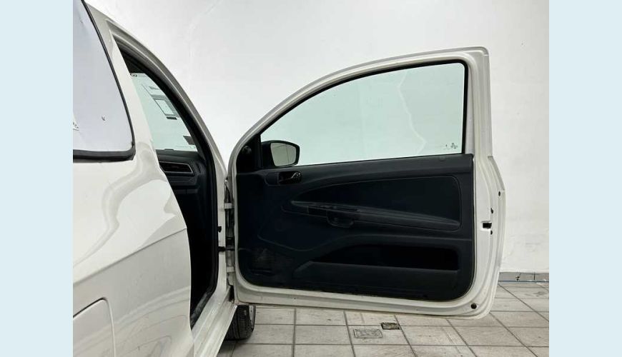 VOLKSWAGEN SAVEIRO ROBUST 1.6 MSI CS (FLEX) - BRANCO - 2023 Foto 7 (Grande)
