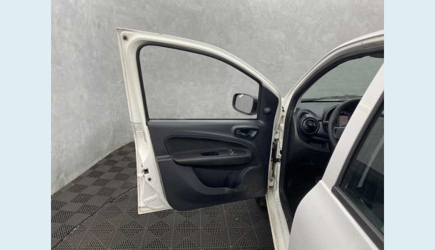 FIAT UNO ATTRACTIVE 1.0 8V (FLEX) 4P - BRANCO - 2019 Foto 7 (Grande)