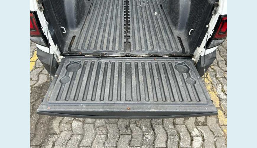 VOLKSWAGEN SAVEIRO ROBUST TOTAL FLEX 16V - BRANCO - 2025 Foto 7 (Grande)