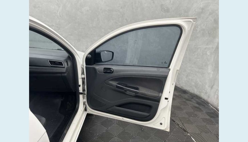 VOLKSWAGEN GOL 1.0 12V FLEX - BRANCO - 2023 Foto 7 (Grande)