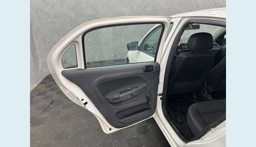 VOLKSWAGEN GOL 1.0 12V FLEX - BRANCO - 2023 Foto 7 (Grande)