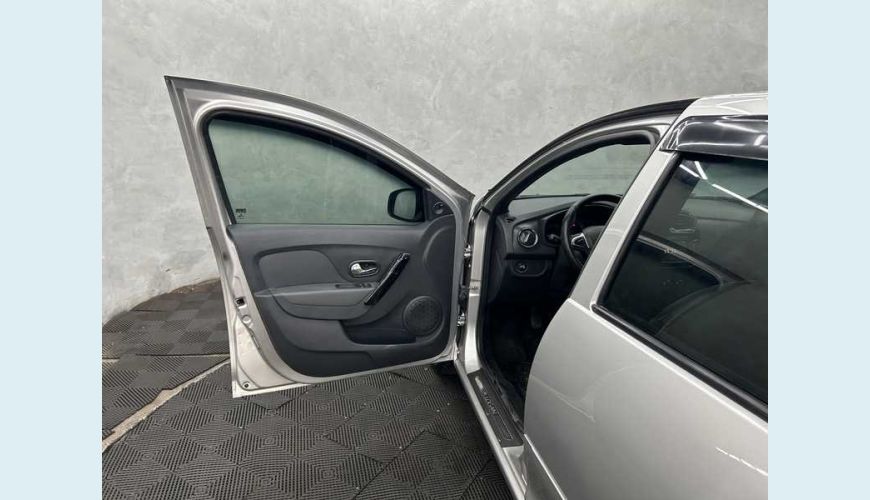 RENAULT LOGAN ZEN 1.0 12V SCE FLEX - PRATA - 2020 Foto 7 (Grande)