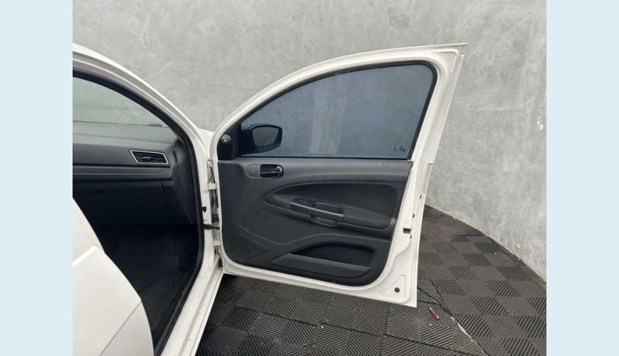 VOLKSWAGEN GOL 1.0 12V FLEX - BRANCO - 2023 Foto 7 (Grande)