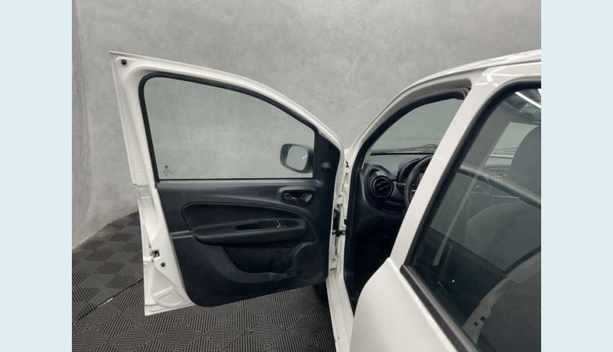 FIAT UNO ATTRACTIVE 1.0 - BRANCO - 2021 Foto 7 (Grande)