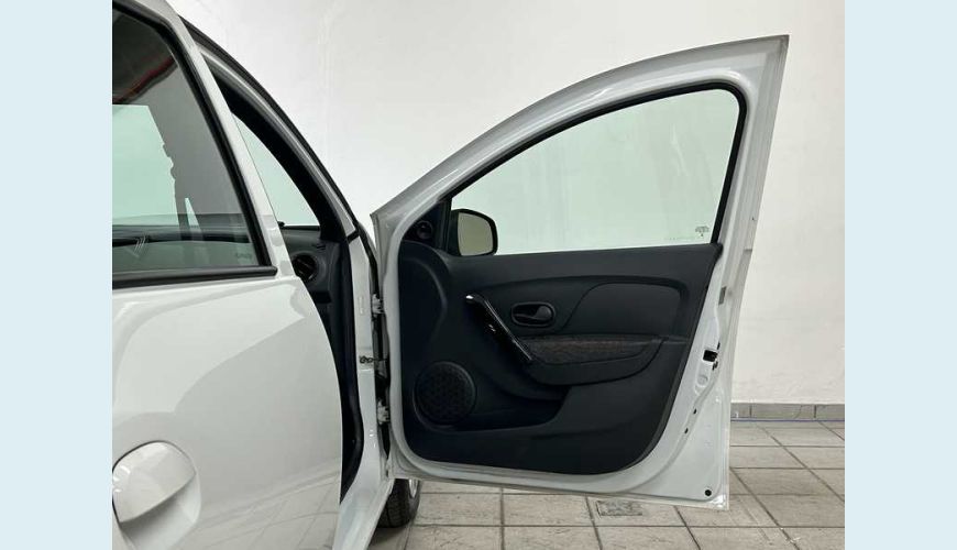 RENAULT LOGAN ZEN 1.0 - BRANCO - 2025 Foto 7 (Grande)