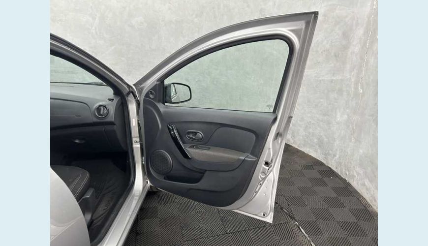 RENAULT LOGAN ZEN 1.0 - PRATA - 2024 Foto 7 (Grande)