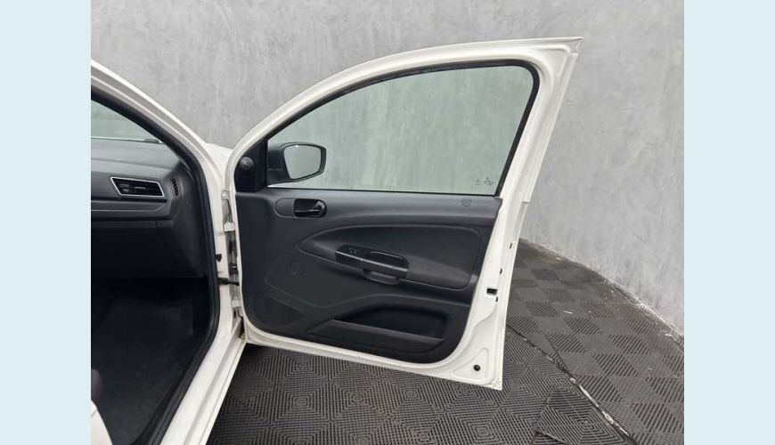 VOLKSWAGEN GOL 1.0 12V FLEX - BRANCO - 2023 Foto 7 (Grande)