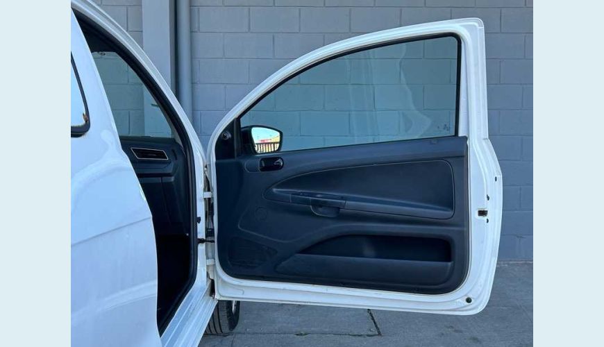 VOLKSWAGEN SAVEIRO ROBUST 1.6 MSI CS FLEX - BRANCO - 2023 Foto 7 (Grande)