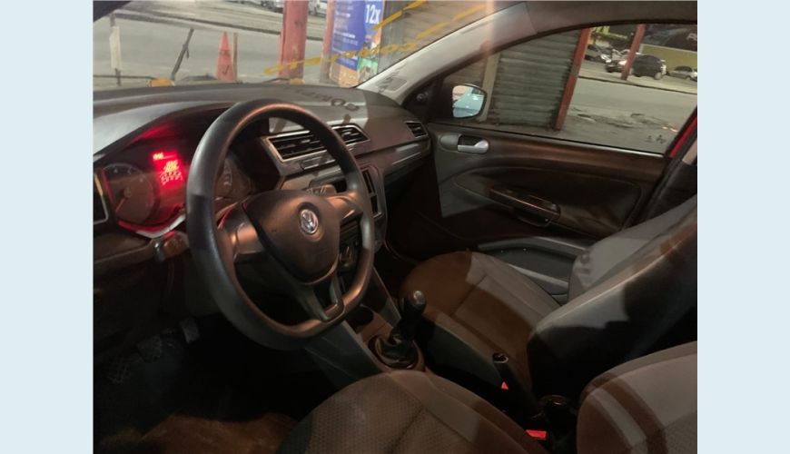 VOLKSWAGEN GOL 1.6 MSI TOTALFLEX TRENDLINE 4P MANUAL - VERMELHO - 2017 Foto 8 (Grande)